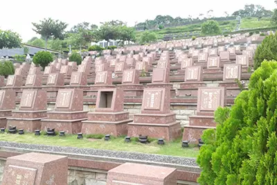 龍巖全安泰陵園